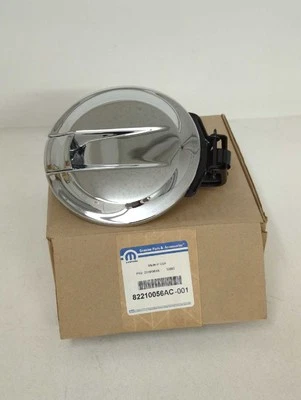 Nuevo OEM genuino Mopar Cromo Puerta de Llenado de Combustible 2007-2017 Brújula 82210056AC Kit Foto 1 de 4
