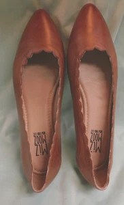 WOMEN'S SHOES MIZ MOOZ BALLET FLATS 9M COGNAC TOBACCO BROWN SCALLOP CLASSIC NEW - Picture 1 of 6