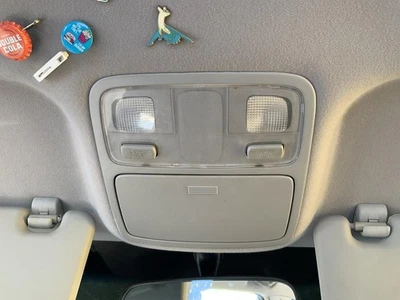 Consola central superior delantera usada se adapta a: Kia Sportage 2010 techo sin techo corredizo delantero U Foto 1 de 4