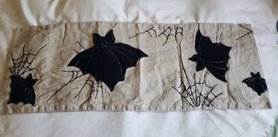 2006 Pottery Barn Halloween Velvet Bats Beaded Webs Linen Table Runner ~16 X 86" - Image 1 of 4