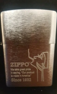 Original * USA Zippo Feuerzeug Neu Motiv Figur Mensch unbenutzt in OVP gebürstet - Bild 1 von 3