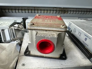 Namco Controls EA080-21130 SNAP LOCK Snap Action Limit Switch - Picture 1 of 3