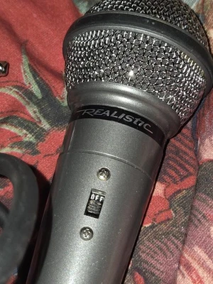 Dynamic Corded Microphone 33-1070 Realistic Sound Quality - Image 1 of 2