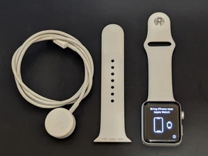 Apple Watch Series 3 GPS LTE 42mm Smart Watch Biały pasek - Dobry stan - Zdjęcie 1 z 3