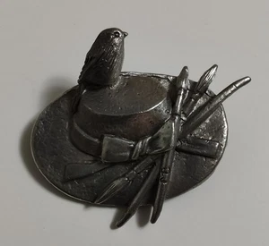 Vintage Pewter Garden Hat Brooch Cute Bird & Paint Brushes Marjolein Bastin Pin - Picture 1 of 2