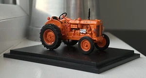 1952 OM 35/40 R Tractor Boxed on Plinth 1:43 Hachette/Universal Hobbies - Picture 1 of 11