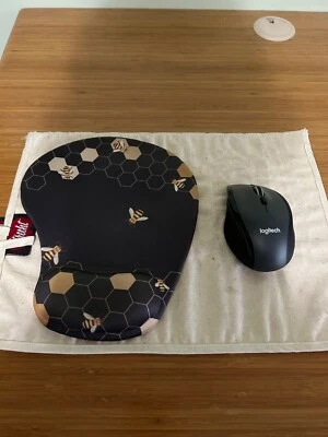 Logitech M705 Mouse Silver/Black (810-001912) No Receiver W/ Ergonomic Mat - Image 1 of 2