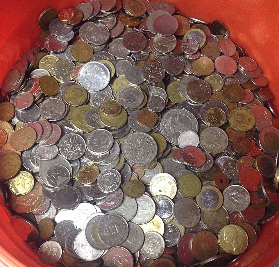 5 lbs of WORLD FOREIGN COINS, mixed bulk lots by the pound! Many Countries! - Image 1 of 3