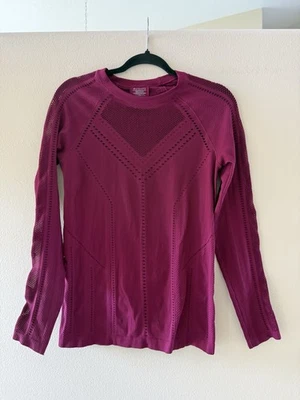 Blusa Athleta Feminina Borgonha Manga Longa Malha Ventilada Tamanho Grande - Imagem 1 de 4