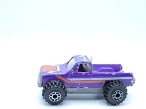 Camioneta pickup Road Champs 1982 GMC High Roller Monster púrpura caja de cerillas/Hot Wheels - Imagen 1 de 8