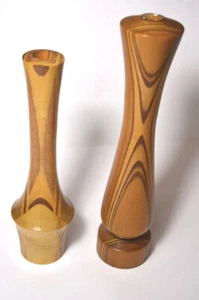 2 Vasen aus Holz, Handarbeit DDR der 70er Jahre, 25 cm und 21 cm  - Bild 1 von 4