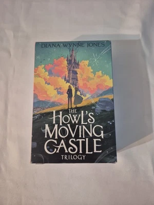 The Howl's Moving Castle Trilogy Box Set by Diana Wynne Jones 2024 — 第 1/4 张图片