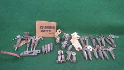 Gran Lote de NOS + Cilindro Cerradura Ford 1930-1940-1950-1960 Usado + Llaves 36 39 51 62 Foto 1 de 4