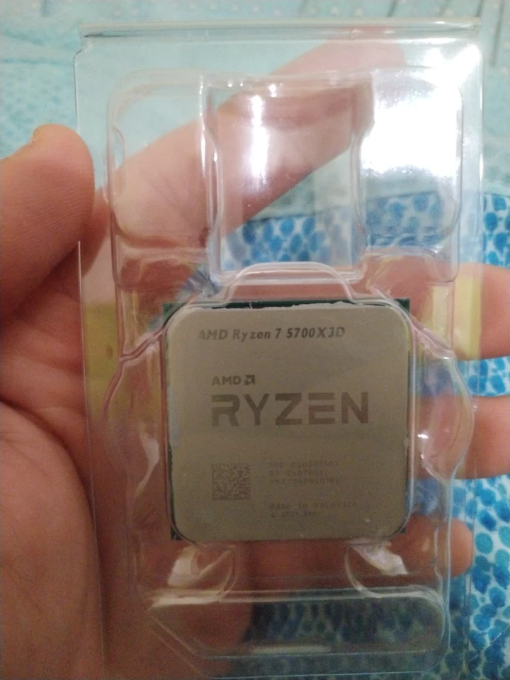 AMD Ryzen 7 5700X3D - Immagine 1 di 1