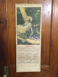 Calendario de pared cristiano vintage 1979 arte de Jesucristo bambú 33"x12,5" - Imagen 1 de 5