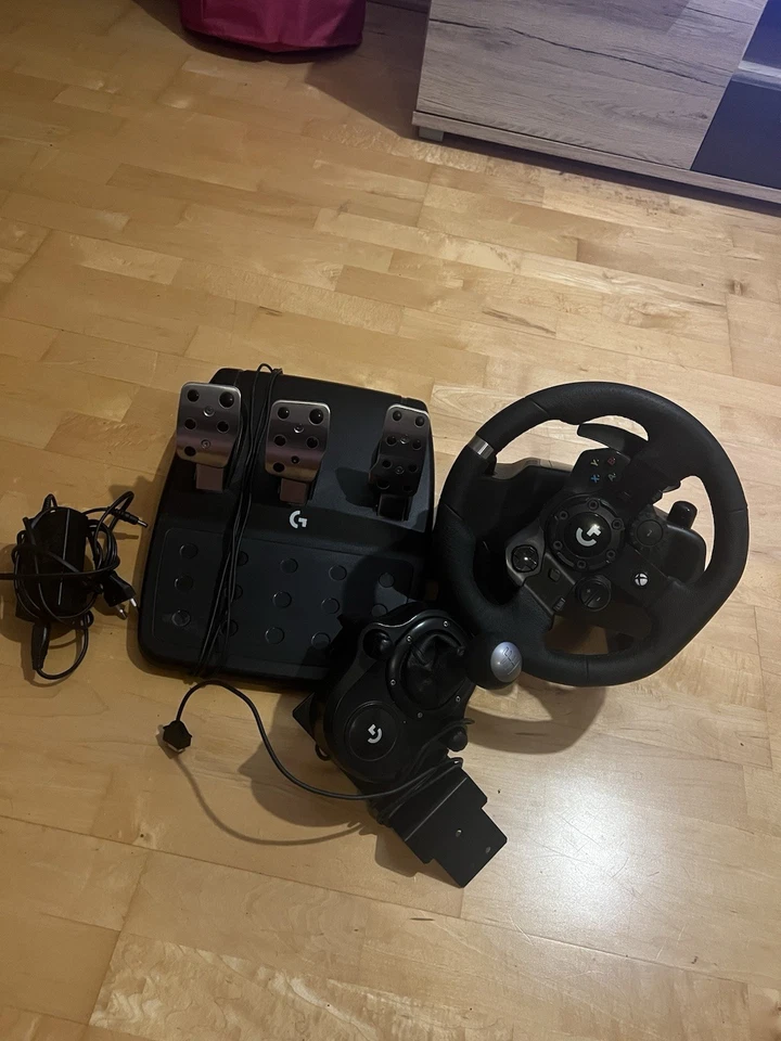 Logitech G923 Trueforce Rennlenkrad - Schwarz, Inkl. Driving Force Shifter Xbox - Bild 1 von 1