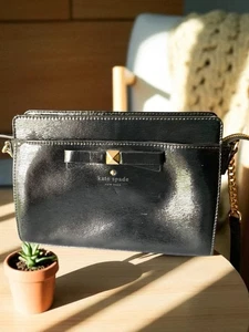 Kate Spade Beacon Court Black Shiny Patent Leather Bow Crossbody - Picture 1 of 6