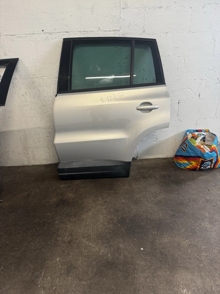 Puerta Trasera lado conductor VV Tiguan 12-17  Foto 1 de 2