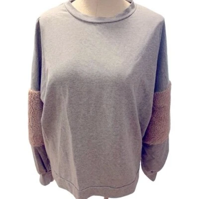 Boohoo, Gray sweat shirt with patch of Pink faux fur - Image 1 of 4