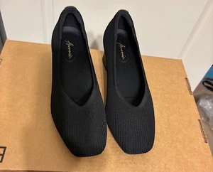 NWOT Women's Pumps, Closed Square Toe, Low Block Heel SZ 8 - Picture 1 of 6