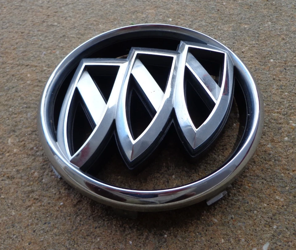 别克富豪烧烤徽章贴花徽标 4.75 英寸 4-3/4 英寸原始设备制造商正品原装 — 第 1/2 张图片