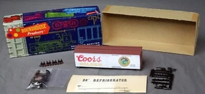 Kit de valla publicitaria Roundhouse Reefer Coors cerveza dorada escala HO #3129 nuevo sin construir - Imagen 1 de 14