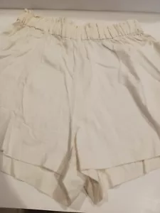 NEW H&M White Woman Shorts size M - Picture 1 of 6