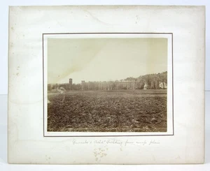 FOTO ALBÚMINA GRAN FORMATO PUNTO OESTE 1867 DE CUARTEL Y EDIFICIO ACADÉMICO - Imagen 1 de 5