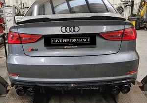 PUNTAS DE ESCAPE AKRAPOVIC FIBRA DE CARBONO NEGRO BRILLANTE 4” AUDI S3 8V 2013-2020 - Imagen 1 de 6