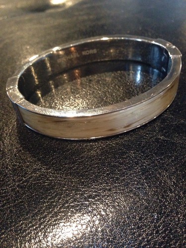 Bracciale Polsino Argento Michael Kors con Modello Legno Acrilico