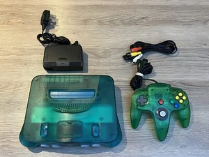Jungle Green Nintendo N64 Konsole (PAL) - Offizieller Controller & Netzteil - Bild 1 von 7