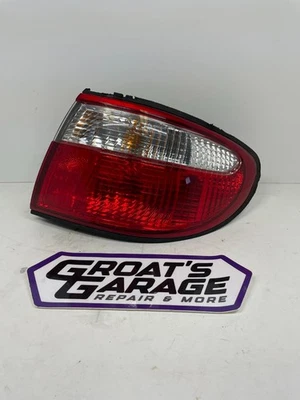 马自达 Millenia 99-00 右乘客侧外尾灯总成 220-61882 原始设备制造商 — 第 1/4 张图片