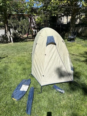 Tienda de campaña vintage REI media cúpula completa para 2 personas mochilero. Por favor lea. Foto 1 de 4