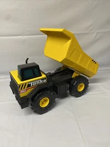 Big 17" Tonka 952 Dump Truck yellow dirt toy Construction Play Very Clean condit - Picture 1 of 9