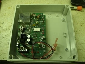 Inovonics FA525 Weatherproof Intelligent Repeater Transmitter 900MHz - Picture 1 of 3