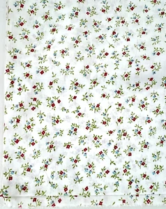 Vintage 2 Yards leichter Baumwollstoff weiß mit kleinen roten & blauen Blumen 53" breit - Bild 1 von 3