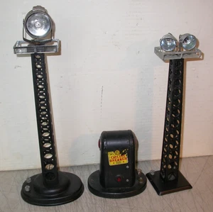 Vintage Marx  O 027 Model Railroad Flood and Spotlight Towers Circuit Breaker - Picture 1 of 6