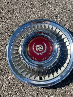 Cubierta de rueda tapacubos de turbina de 15 pulgadas Cadillac Fleetwood Brougham 1980 a 1982 Foto 1 de 4