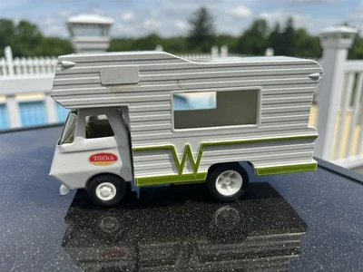 Mini cámper Winnebago Tonka de acero prensado años 70, verde y blanco, ¡casi nueva! Foto 1 de 4