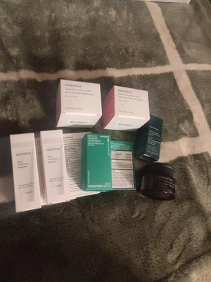 Paquete de cuidado de la piel Innisfree 7 piezas tamaño mini de viaje nuevo Foto 1 de 4