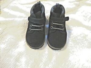 Toddler Shoes by Garanimals Size 6  Black   pre-owned