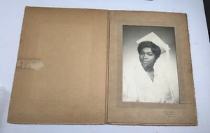 Foto de graduación de mujer negra afroamericana de colección Merlin Studio Philadelphia - Imagen 1 de 5