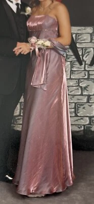 Rosa Iridiscente Formal Talla 8 Baile de graduación Dama de honor Formal Foto 1 de 4