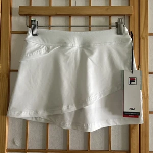 New Fila girls tennis tier skirt white skort size medium 8-10 shorts underneath - Picture 1 of 3