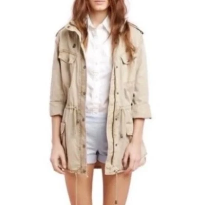 Chaqueta con Capucha Aritzia Talula Beige Utilidad Caqui Talla Mediana Foto 1 de 4