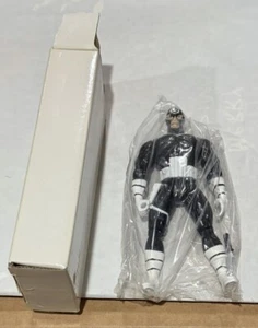 1995 Marvel BULLSEYE Toyfare Exclusive Mail Away 5" ToyBiz Action Figure Sealed - Picture 1 of 3