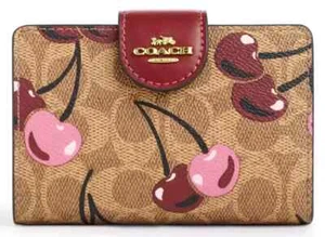 Cartera Coach mediana con cremallera en la esquina - CZ342 lona exclusiva con estampado de cereza - Nueva con etiquetas - Imagen 1 de 4