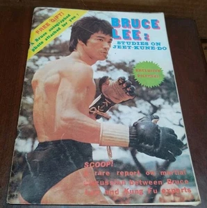 Bruce Lee studiert Jeet Kune Do Magazin exklusive Bilder! - Bild 1 von 9