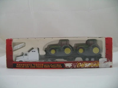 ERTL HO Modelo 5459: Kenworth T600B Semi con 2 tractores John Deere 8300 Foto 1 de 4