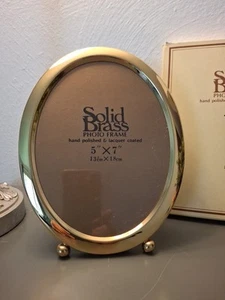 Vintage Hand Polish Solid Brass Footed Oval 5x7 Photo Frame New/Orig Box Laquere - Picture 1 of 15